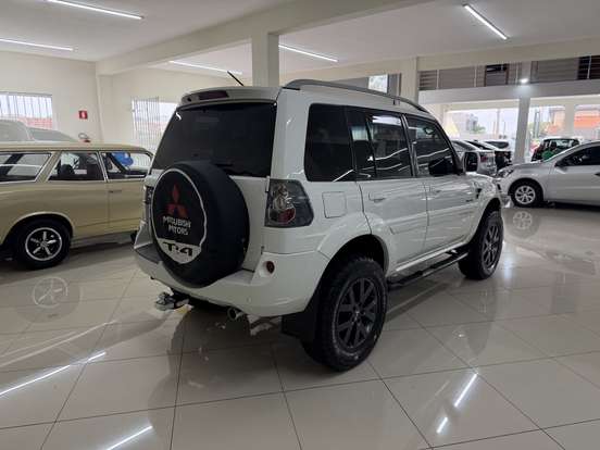 MITSUBISHI-PAJERO TR4-2.0 4X4 16V 140CV FLEX 4P AUTOMÁTICO MITSUBISHI-PAJERO TR4-2014