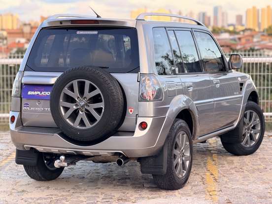 MITSUBISHI-PAJERO TR4-2.0 4X4 16V 140CV FLEX 4P MANUAL MITSUBISHI-PAJERO TR4-2011