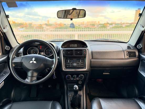MITSUBISHI-PAJERO TR4-2.0 4X4 16V 140CV FLEX 4P MANUAL MITSUBISHI-PAJERO TR4-2011