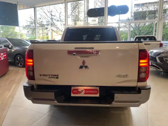 MITSUBISHI-TRITON-2.4 BITURBO DIESEL CD HPE-S 4X4 AUTOMÁTICO MITSUBISHI-TRITON-2025