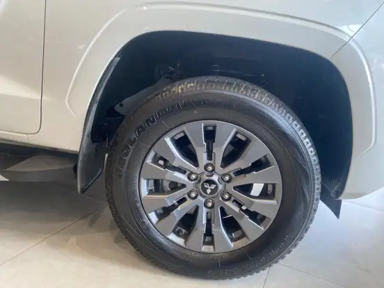 MITSUBISHI-TRITON-2.4 BITURBO DIESEL CD HPE-S 4X4 AUTOMÁTICO MITSUBISHI-TRITON-2025
