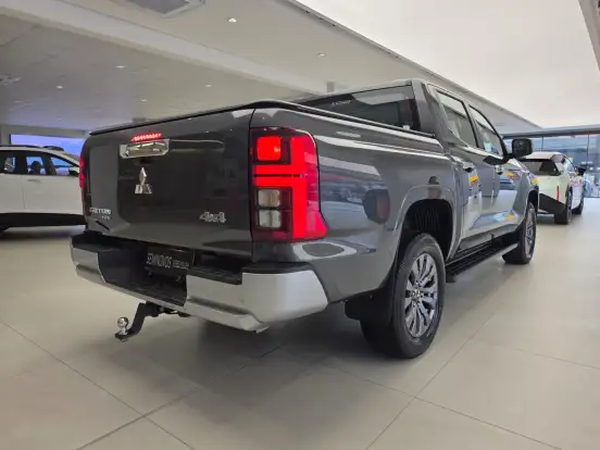 MITSUBISHI-TRITON-2.4 BITURBO DIESEL CD HPE-S 4X4 AUTOMÁTICO MITSUBISHI-TRITON-2025