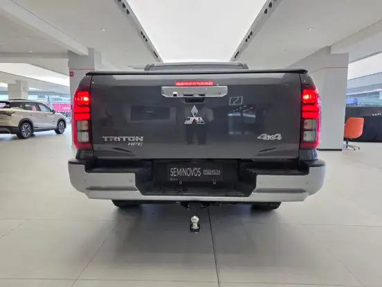 MITSUBISHI-TRITON-2.4 BITURBO DIESEL CD HPE-S 4X4 AUTOMÁTICO MITSUBISHI-TRITON-2025