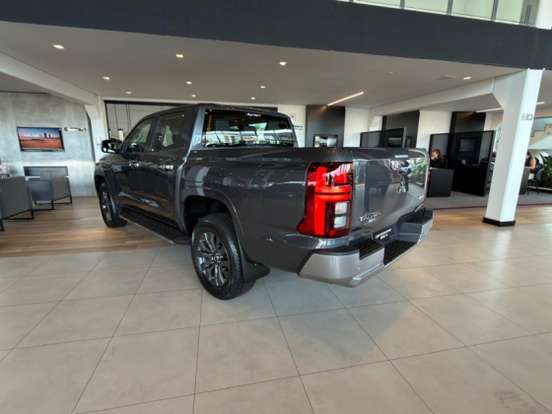 MITSUBISHI-TRITON-2027