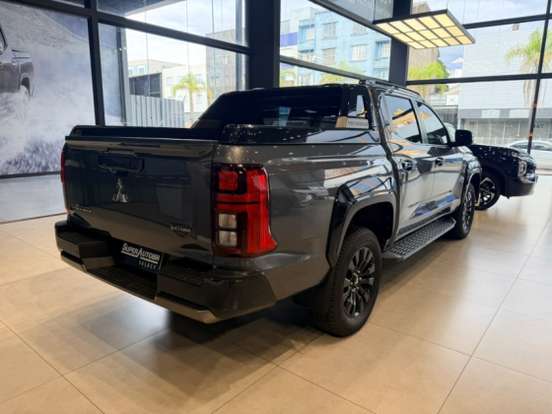 MITSUBISHI-TRITON-2025