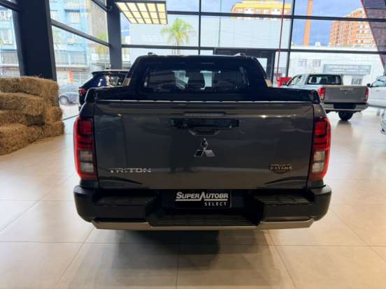 MITSUBISHI-TRITON-2025