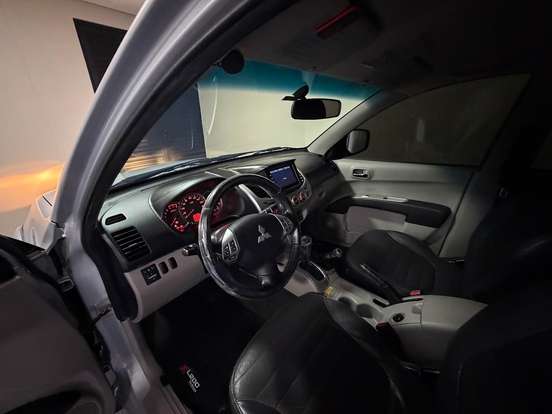 MITSUBISHI-L200 TRITON-3.5 HPE 4X4 CD V6 24V FLEX 4P AUTOMÁTICO MITSUBISHI-L200 TRITON-2013