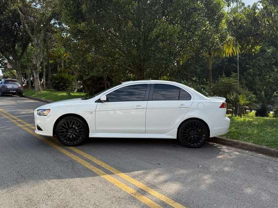 MITSUBISHI-LANCER-2.0 GT 16V GASOLINA 4P AUTOMÁTICO MITSUBISHI-LANCER-2014