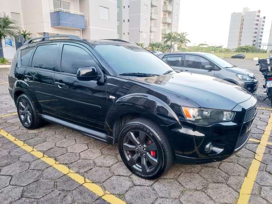 MITSUBISHI-OUTLANDER-2011
