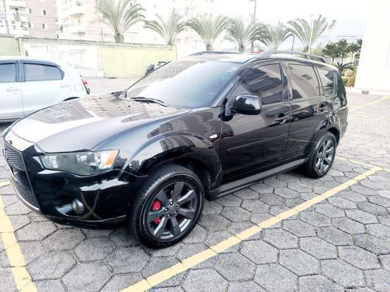 MITSUBISHI-OUTLANDER-2011