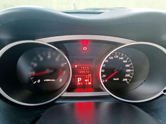 MITSUBISHI-OUTLANDER-2011