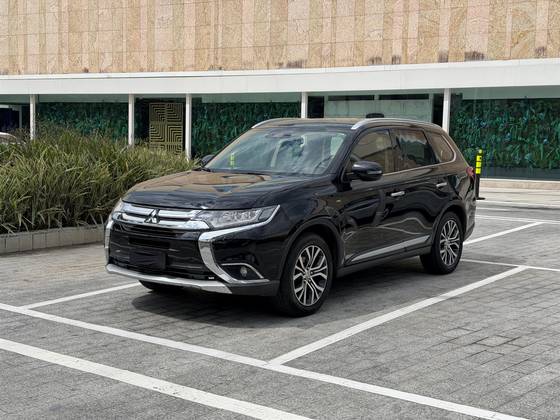 MITSUBISHI OUTLANDER 3.0 GT 4X4 V6 24V GASOLINA 4P AUTOMÁTICO