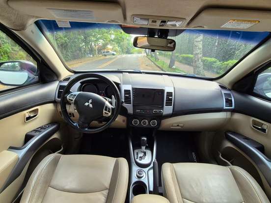 MITSUBISHI-OUTLANDER-3.0 GT 4X4 V6 24V GASOLINA 4P AUTOMÁTICO MITSUBISHI-OUTLANDER-2011