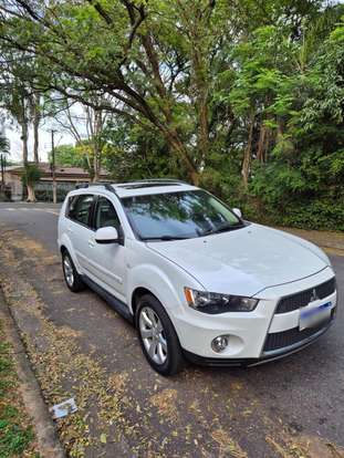 MITSUBISHI-OUTLANDER-2011