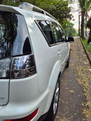 MITSUBISHI-OUTLANDER-2011