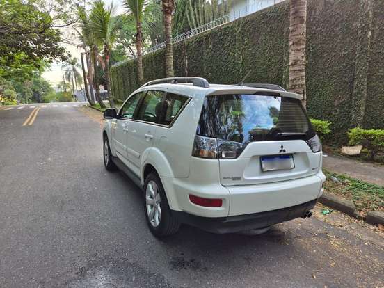 MITSUBISHI-OUTLANDER-3.0 GT 4X4 V6 24V GASOLINA 4P AUTOMÁTICO MITSUBISHI-OUTLANDER-2011