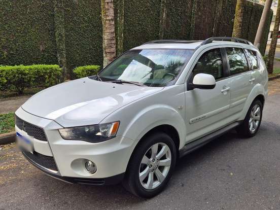 MITSUBISHI-OUTLANDER-2011