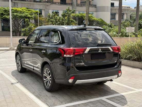 MITSUBISHI-OUTLANDER-2018