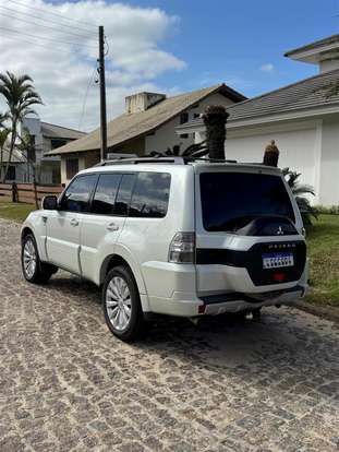 MITSUBISHI-PAJERO-2016