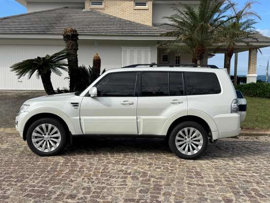 MITSUBISHI-PAJERO-3.2 HPE 4X4 7 LUGARES 16V TURBO INTERCOOLER DIESEL 4P AUTOMÁTICO MITSUBISHI-PAJERO-2016