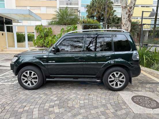 MITSUBISHI-PAJERO TR4-2.0 4X4 16V 140CV FLEX 4P AUTOMÁTICO MITSUBISHI-PAJERO TR4-2013
