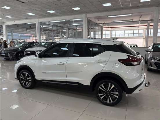 NISSAN-KICKS-2023