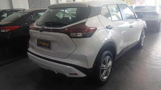 NISSAN-KICKS PLAY-2025