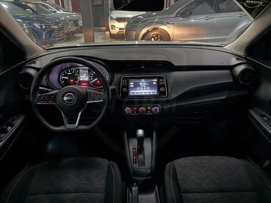 NISSAN-KICKS PLAY-2025