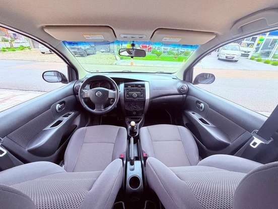 NISSAN-LIVINA-2011
