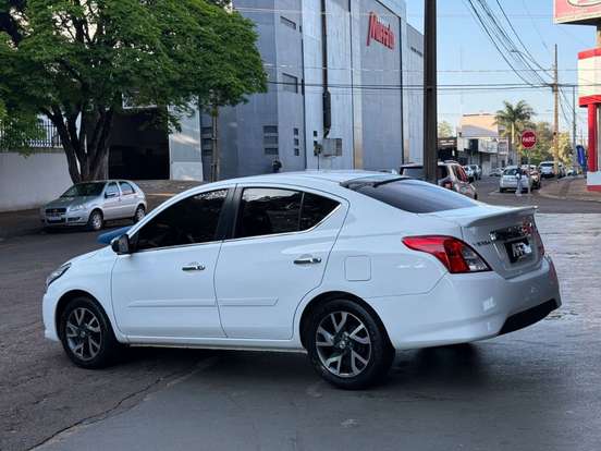 NISSAN-VERSA-2016