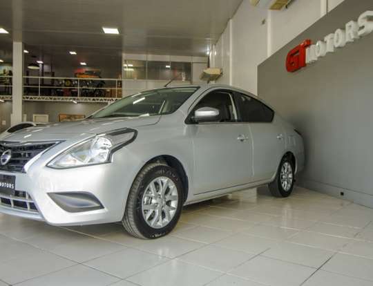 NISSAN-VERSA-2017