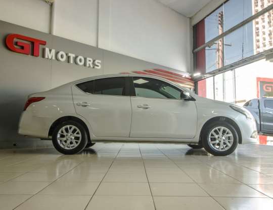 NISSAN-VERSA-2017