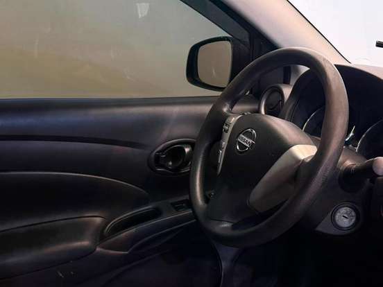 NISSAN-VERSA-2018