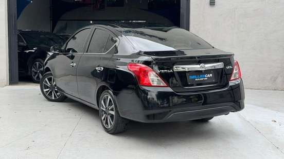 NISSAN-VERSA-2019