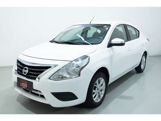 NISSAN-VERSA-2020