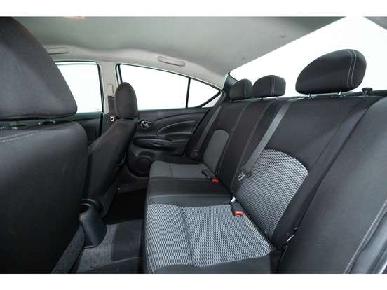 NISSAN-VERSA-2020