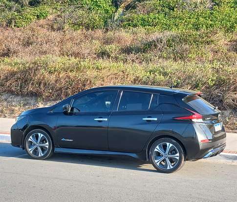 NISSAN-LEAF-2021