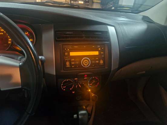NISSAN-LIVINA-2010