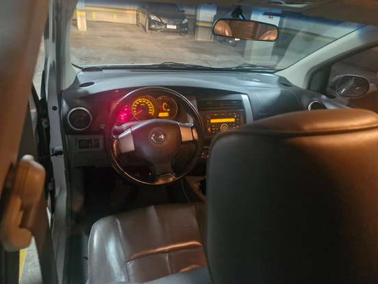 NISSAN-LIVINA-1.8 SL 16V FLEX 4P AUTOMÁTICO NISSAN-LIVINA-2010