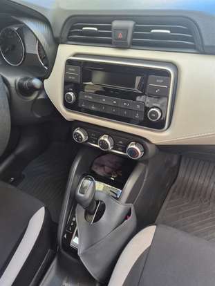 NISSAN-VERSA-2020
