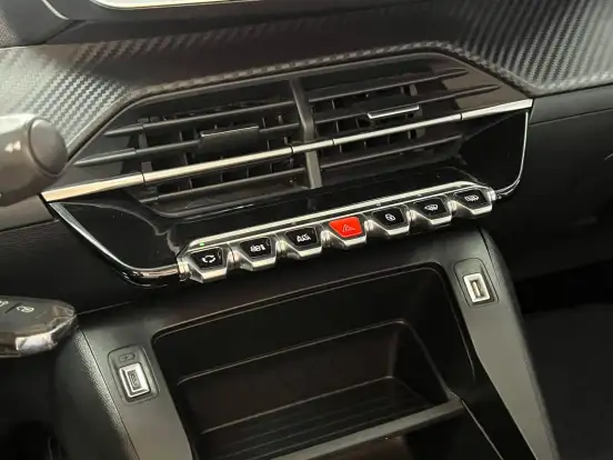PEUGEOT-208-2023