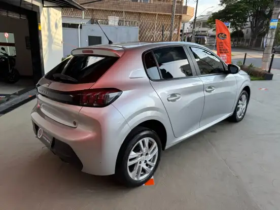 PEUGEOT-208-2020
