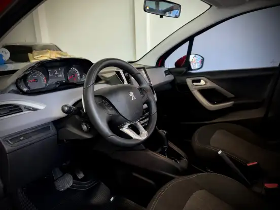 PEUGEOT-208-2017