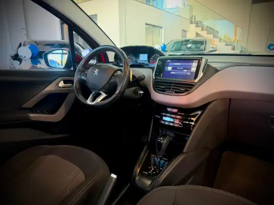 PEUGEOT-208-2017