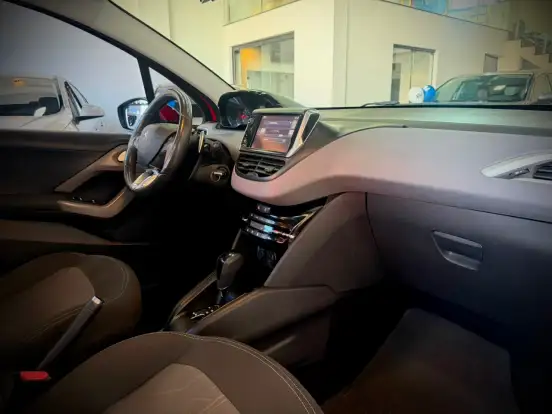 PEUGEOT-208-1.6 GRIFFE 16V FLEX 4P AUTOMÁTICO PEUGEOT-208-2017