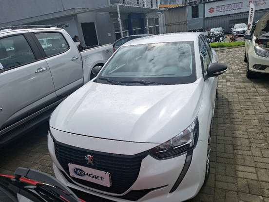 PEUGEOT-208-2024
