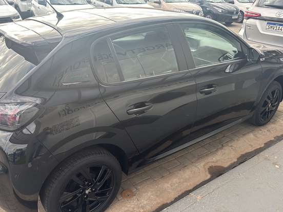PEUGEOT-208-2022
