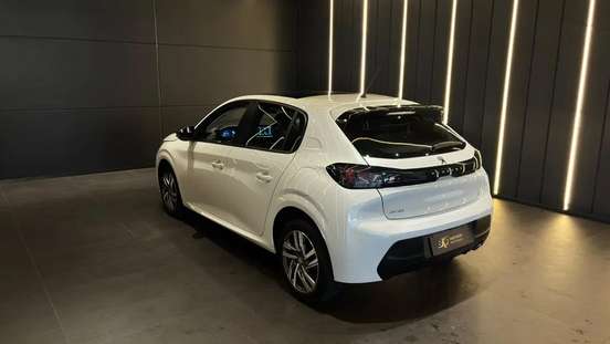 PEUGEOT-208-2021