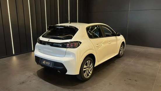PEUGEOT-208-2021