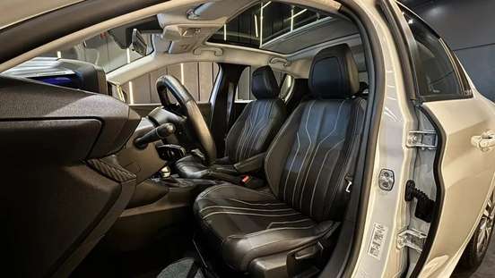 PEUGEOT-208-2021